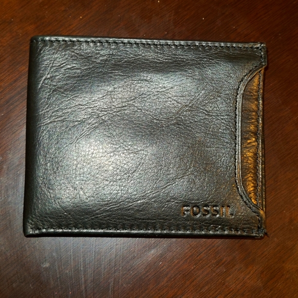 Men's Fossil Wallet - Picture 1 of 3